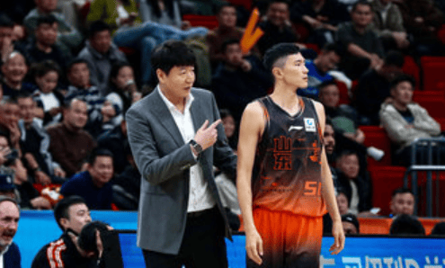 邱彪：北控非常有进攻特点，里勒的持球冲击力非常强