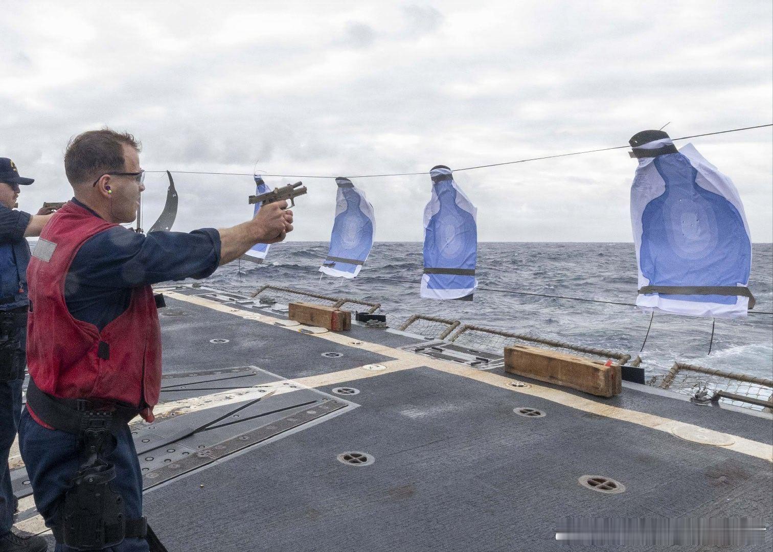 2026年1月9日，第7舰队行动区，USS Michael Murphy (DD