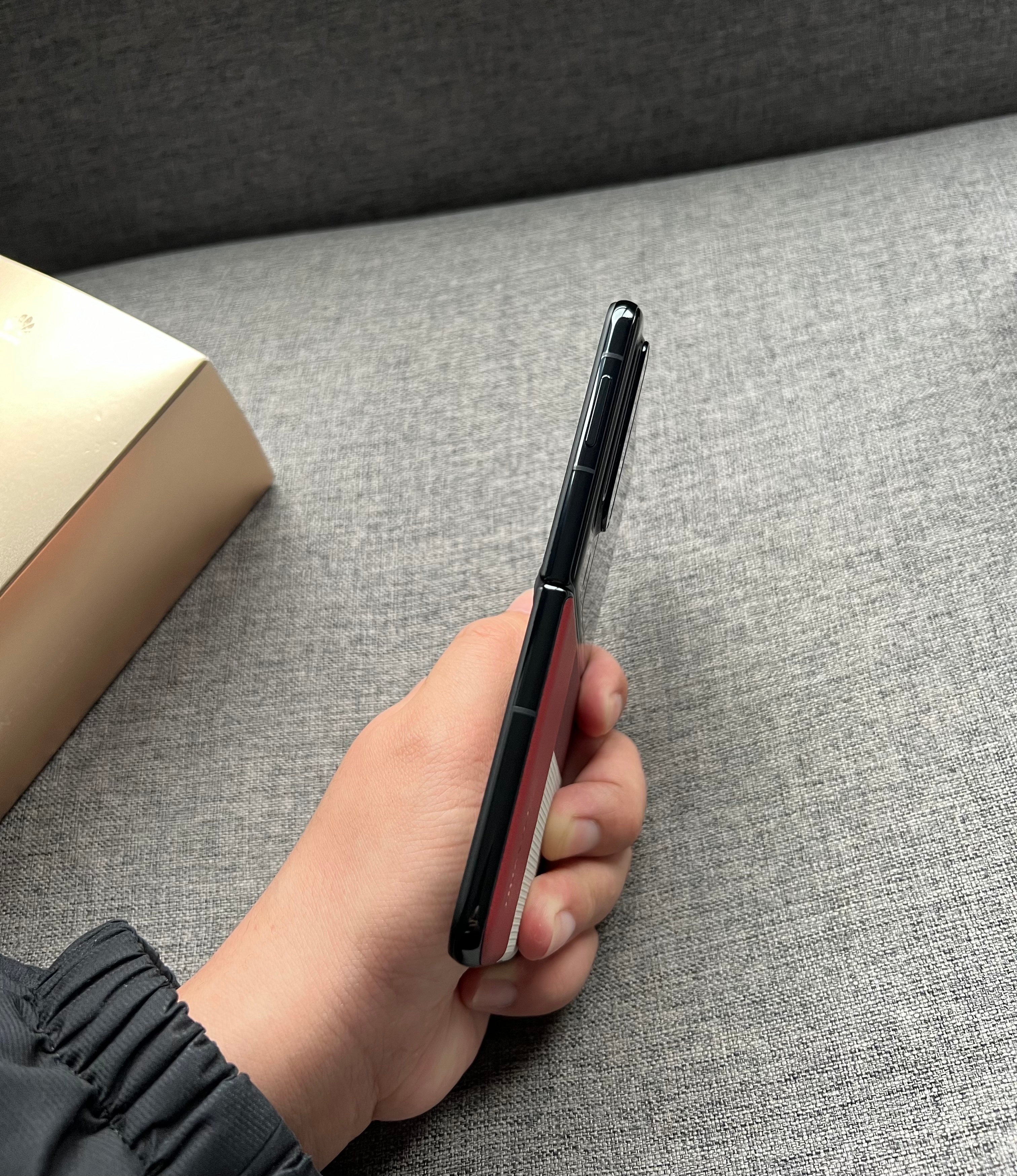 华为Pura X 典藏版 16+512G 型格红，99新带盒子充电器，基本闲置，