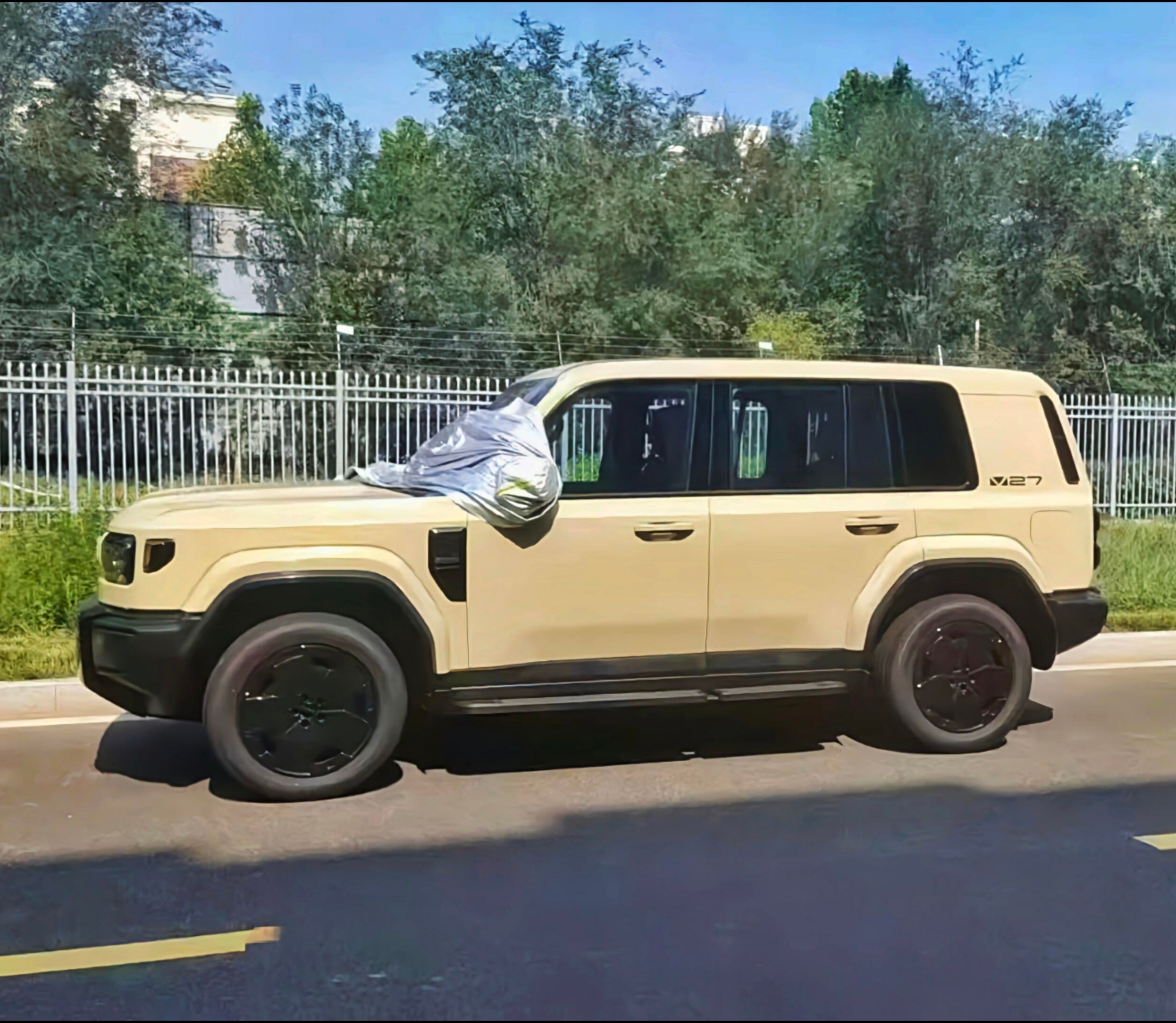 iCAR V27泄露了这……不对劲[doge]换设计团队了？一下子让我想到了图3