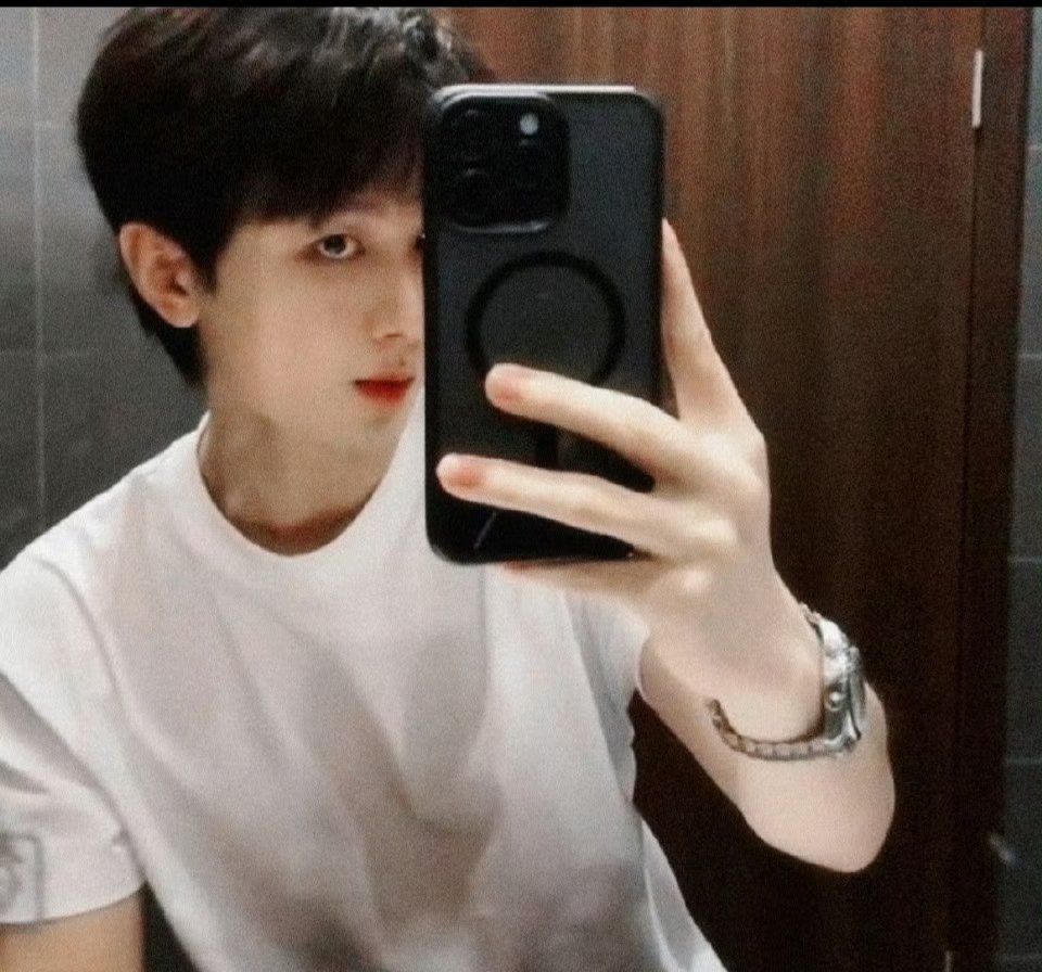 成毅开年四个代言到期旧的不去，新的不来都来看长安二十四计哦，太好看了，反转不断，