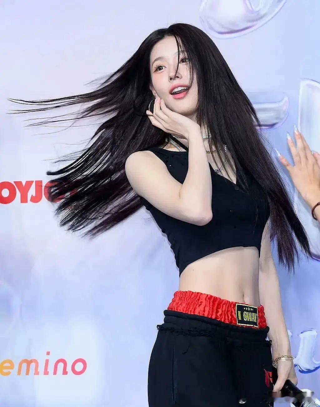 这是谁呀好美好美，好有生命力！有一种早起赵露思的感觉！ ​​​