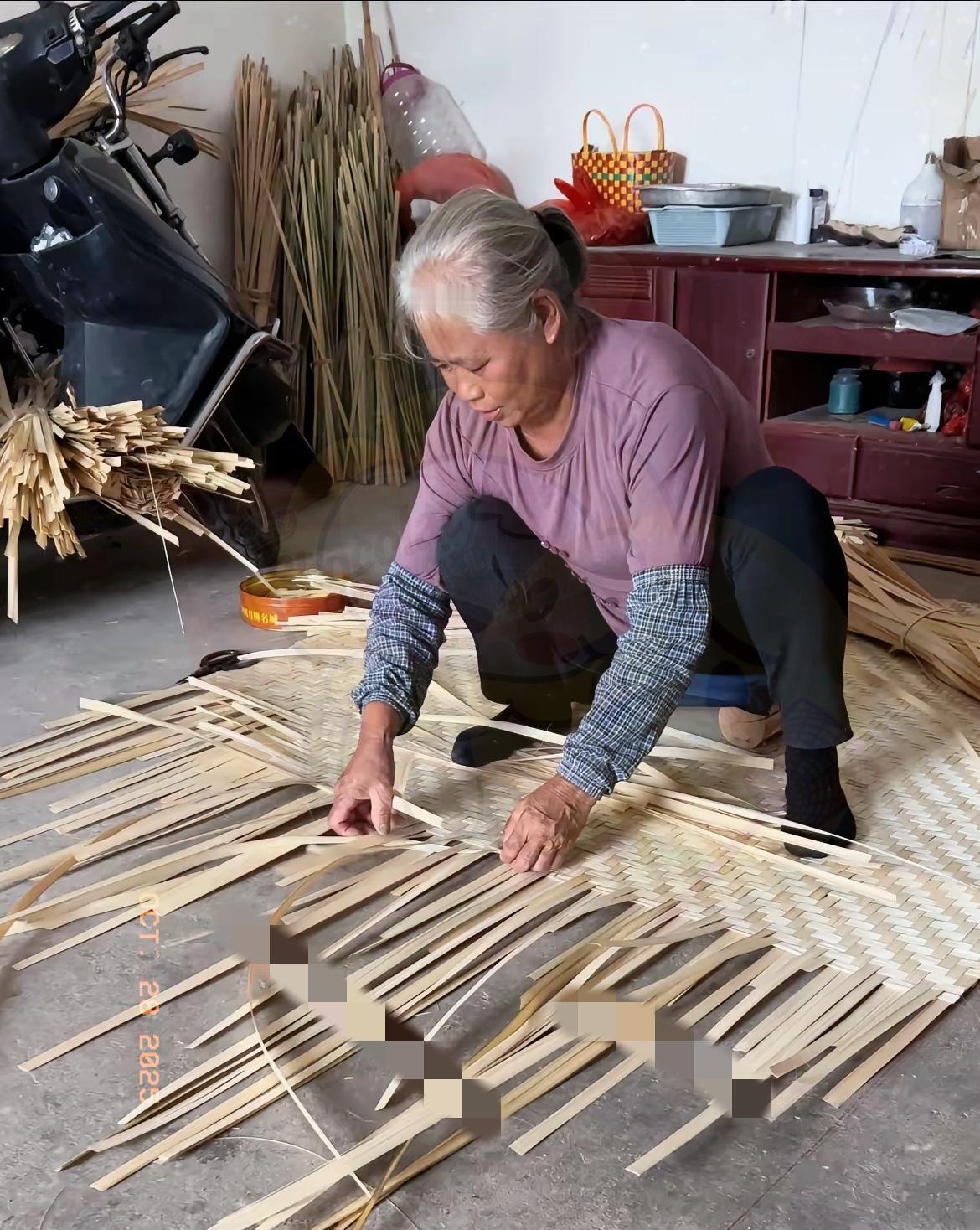 谁懂啊！有个“矛盾体”婆婆真能让人又心疼又无奈！家里三栋房够吃够住，59岁体质差