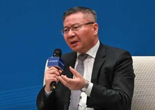 张维为谈俄乌冲突时说：世界绝大多数国家都支持俄罗斯。对此有网友评论说：“脸不红，