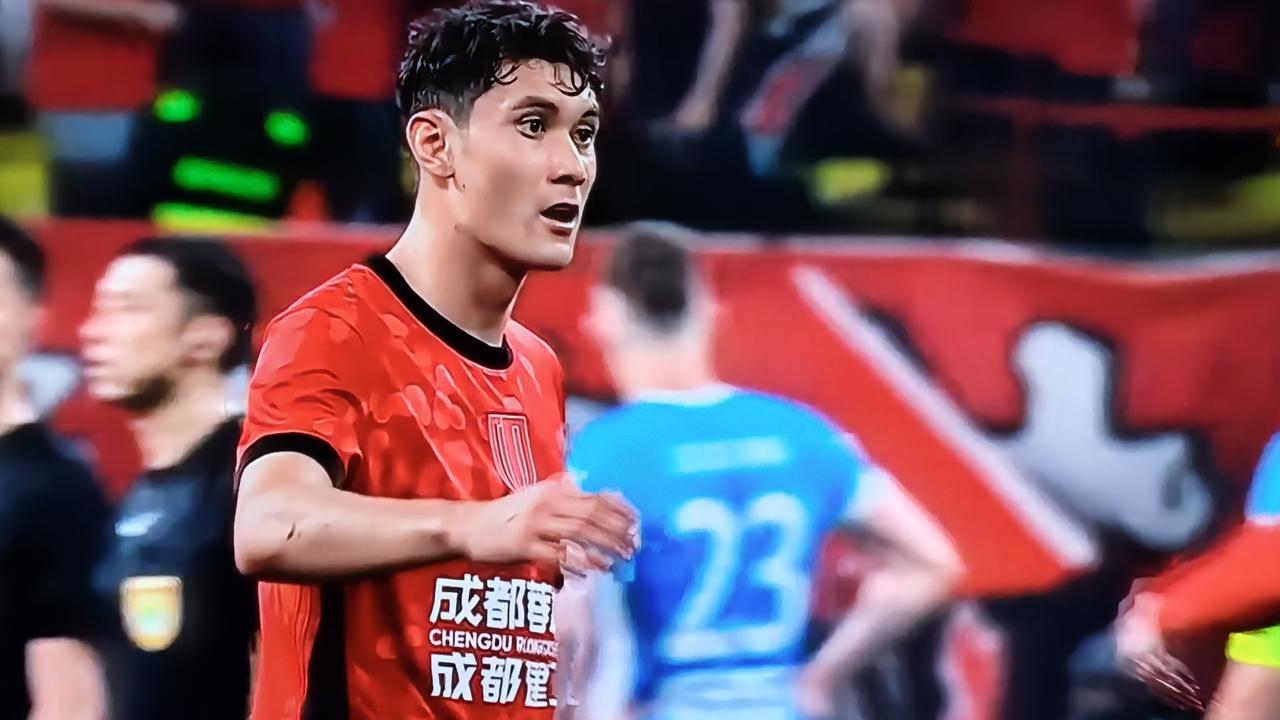 中超冠军无悬念了

    随着成都蓉城以3:0战胜河南队，与联赛第2名的积分，