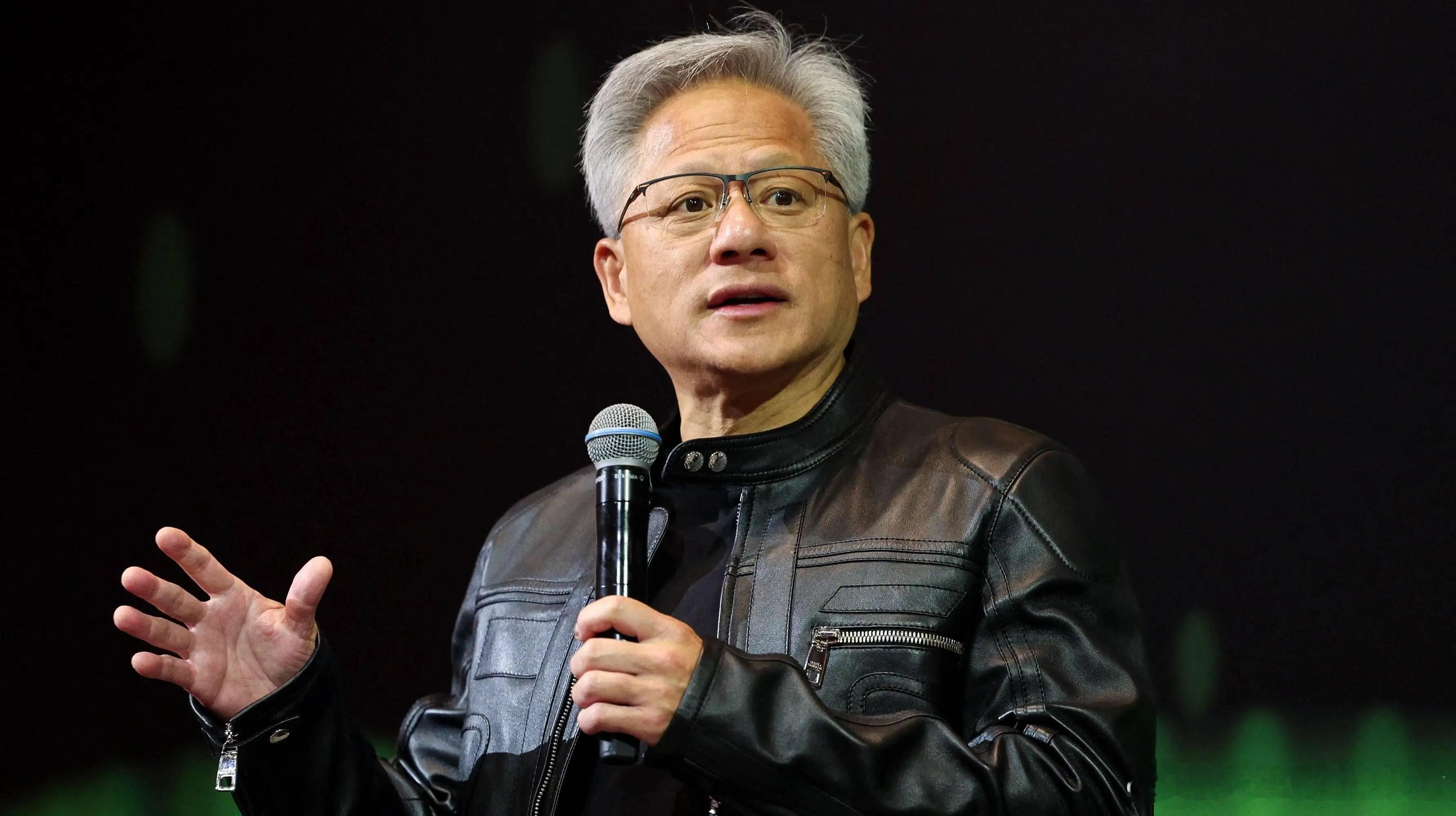 英伟达2月1日，英伟达首席执行官黄仁勋公开表示，公司正计划对OpenAI进行“巨