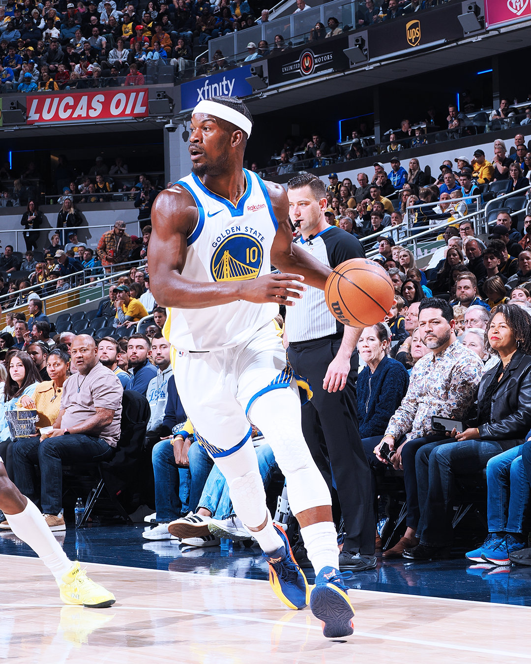 第一节结束，勇士32:28步行者；库里10分。勇士vs步行者 ​​​