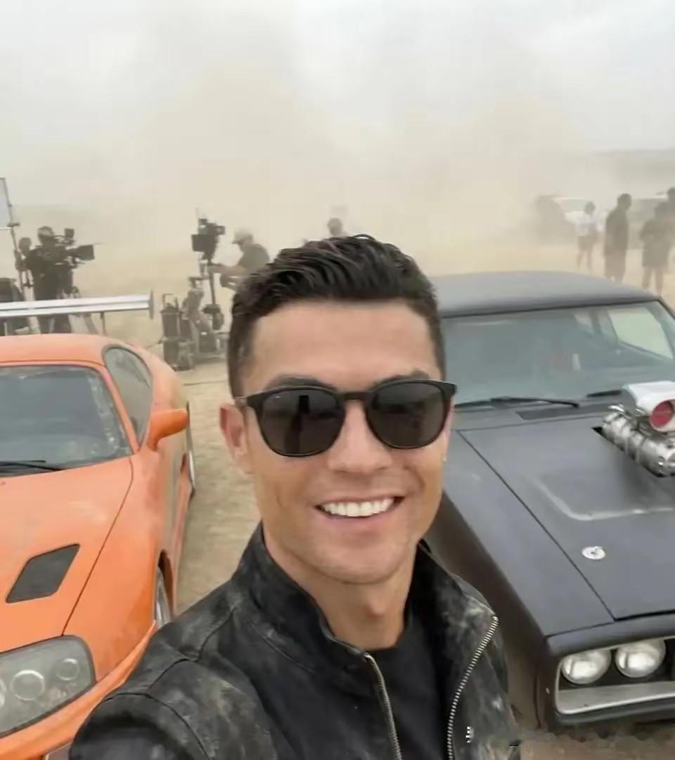 C罗只能三分钟？太快了吧！！虽然很爽..
C罗客串《速激10》，踢球就二亿欧元年