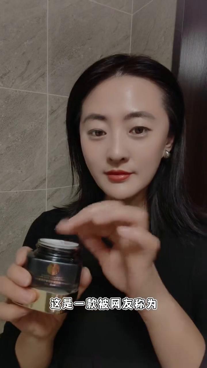 这是一款被网友称为"平价版海蓝之谜"的面霜，它就是悦蕾抗皱紧致奢宠面霜，简称悦蕾