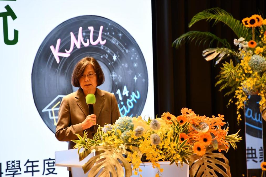 台湾地区前领导人蔡英文发表声明，

6月13日，高雄医学大学举办年度毕业典礼，蔡