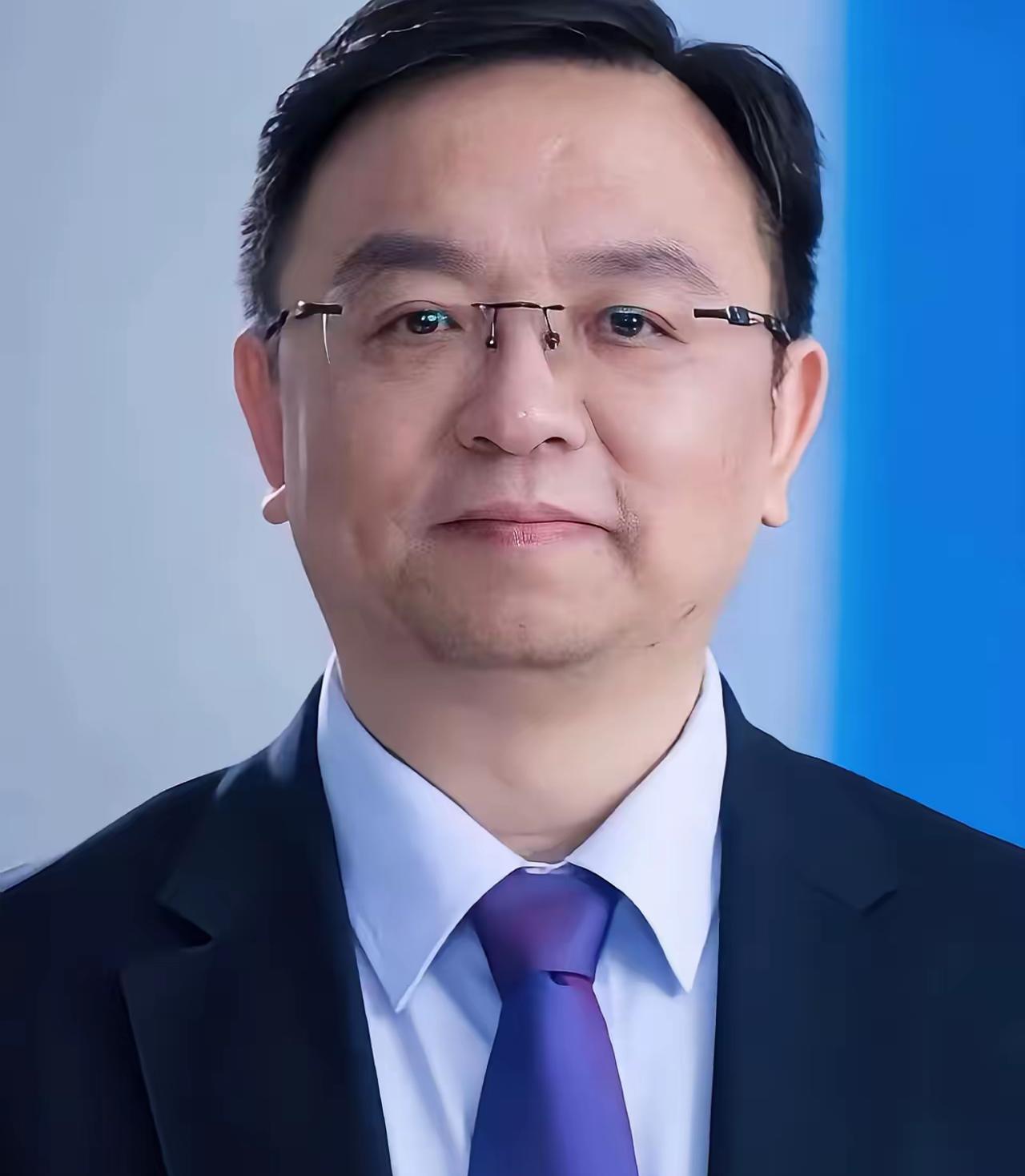 这泼天的富贵终于轮到比亚迪了！
谁能想到，
比亚迪彻底火了，居然因为这么危险的场