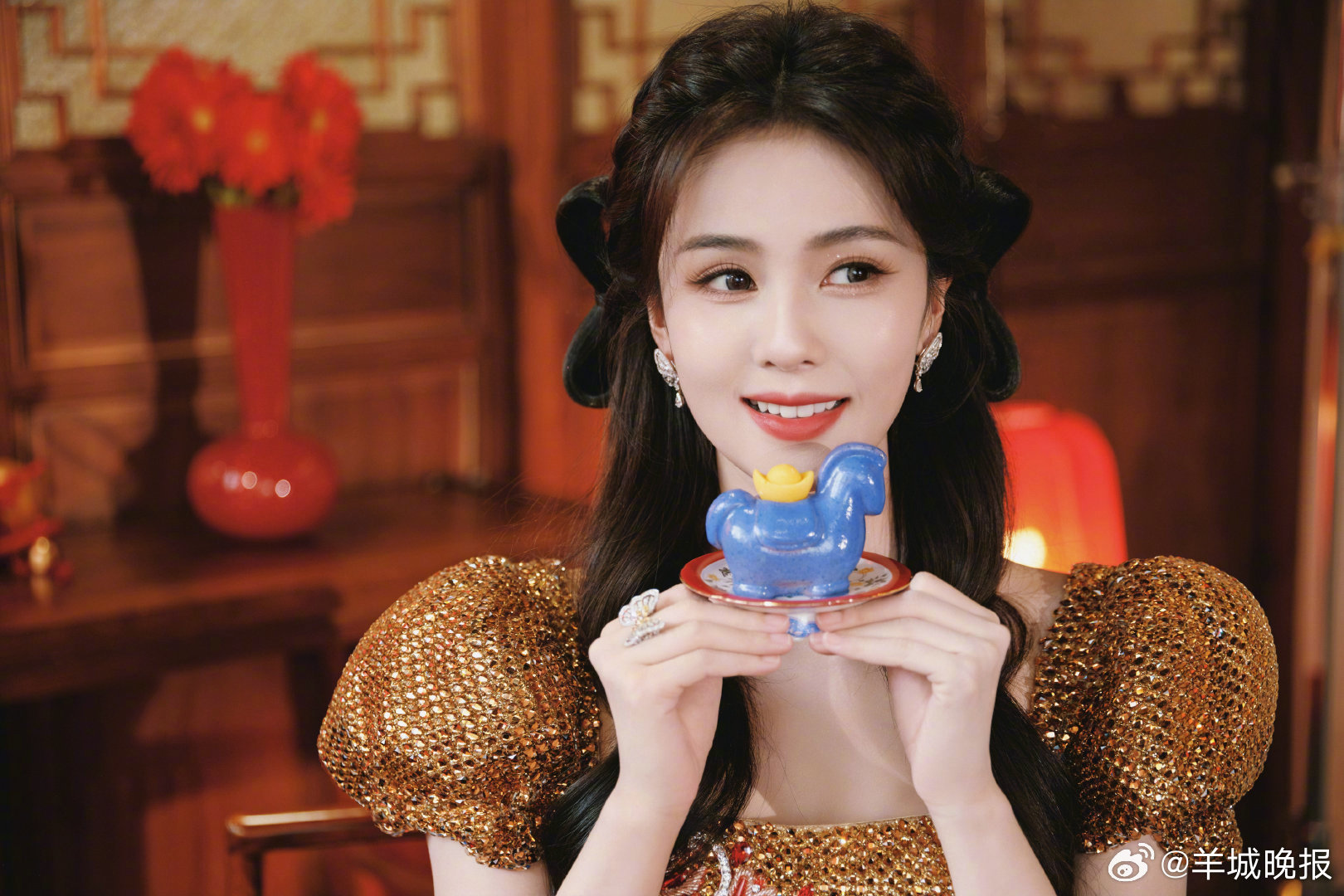 #白鹿红包预告#【#白鹿送上新年祝福#】2月16日，发布一组 的新年穿搭，并送上