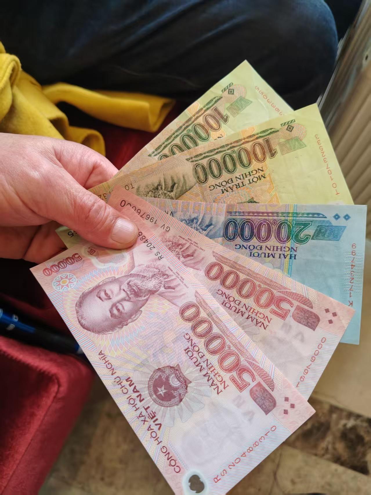 妹妹拿15万给哥哥治病，哥哥的病没治好，姑姑让侄子还钱，侄子有这个义务吗？

新