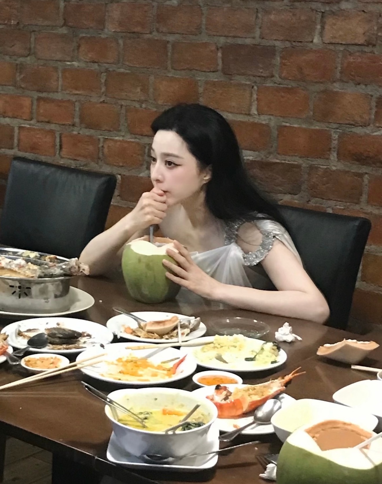 还以为是早期的她，这个女人的45岁和18岁到底有什么区别？ 