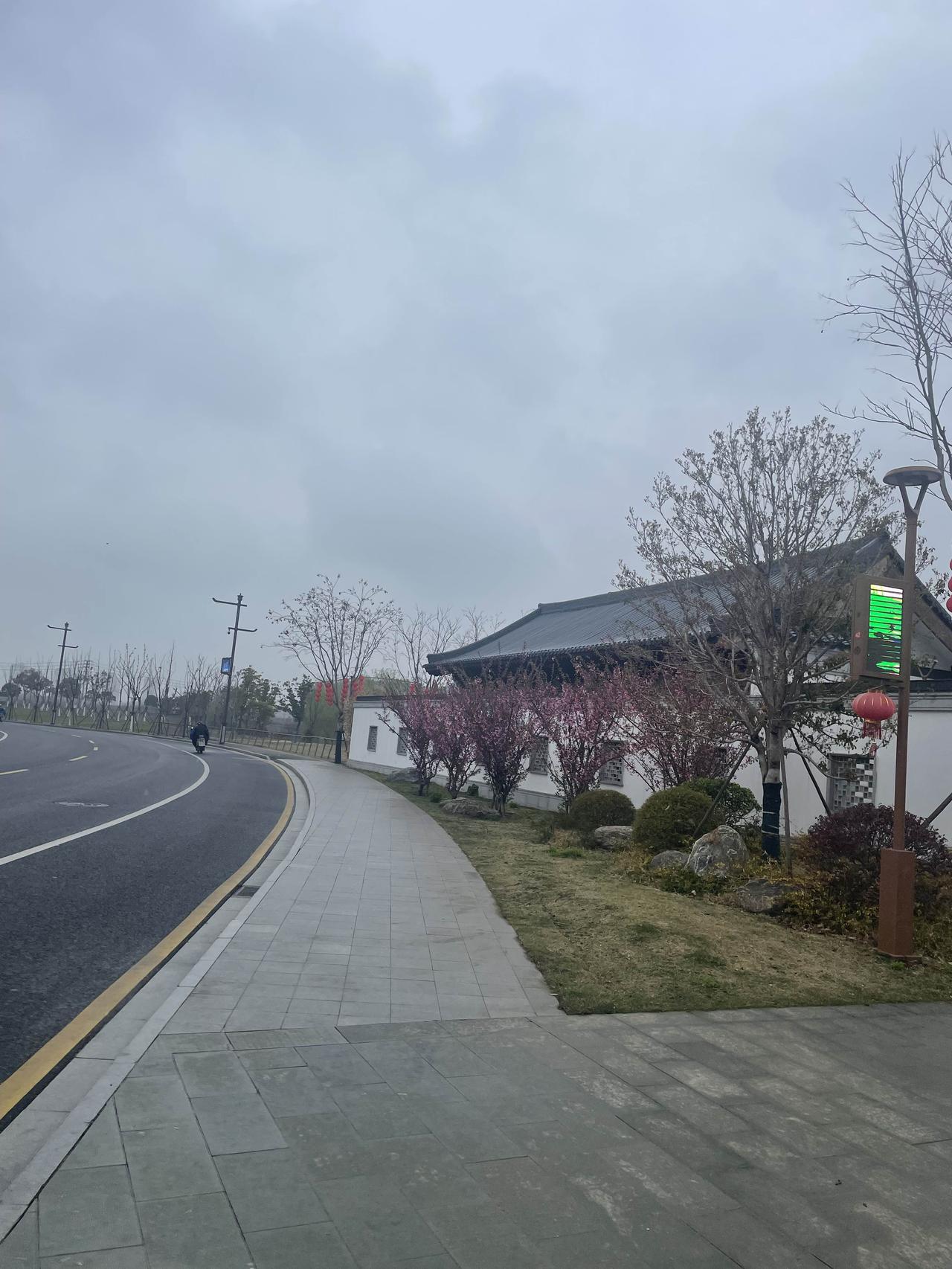 一个好的行政区划可以使得更好的发展，而一个不合理的行政区划可以拖累发展，上海当时