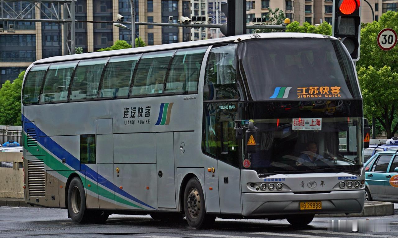 上海市曾经的省际长途线路（十六），不知还有多少在跑？
连云港—上海
新昌—上海