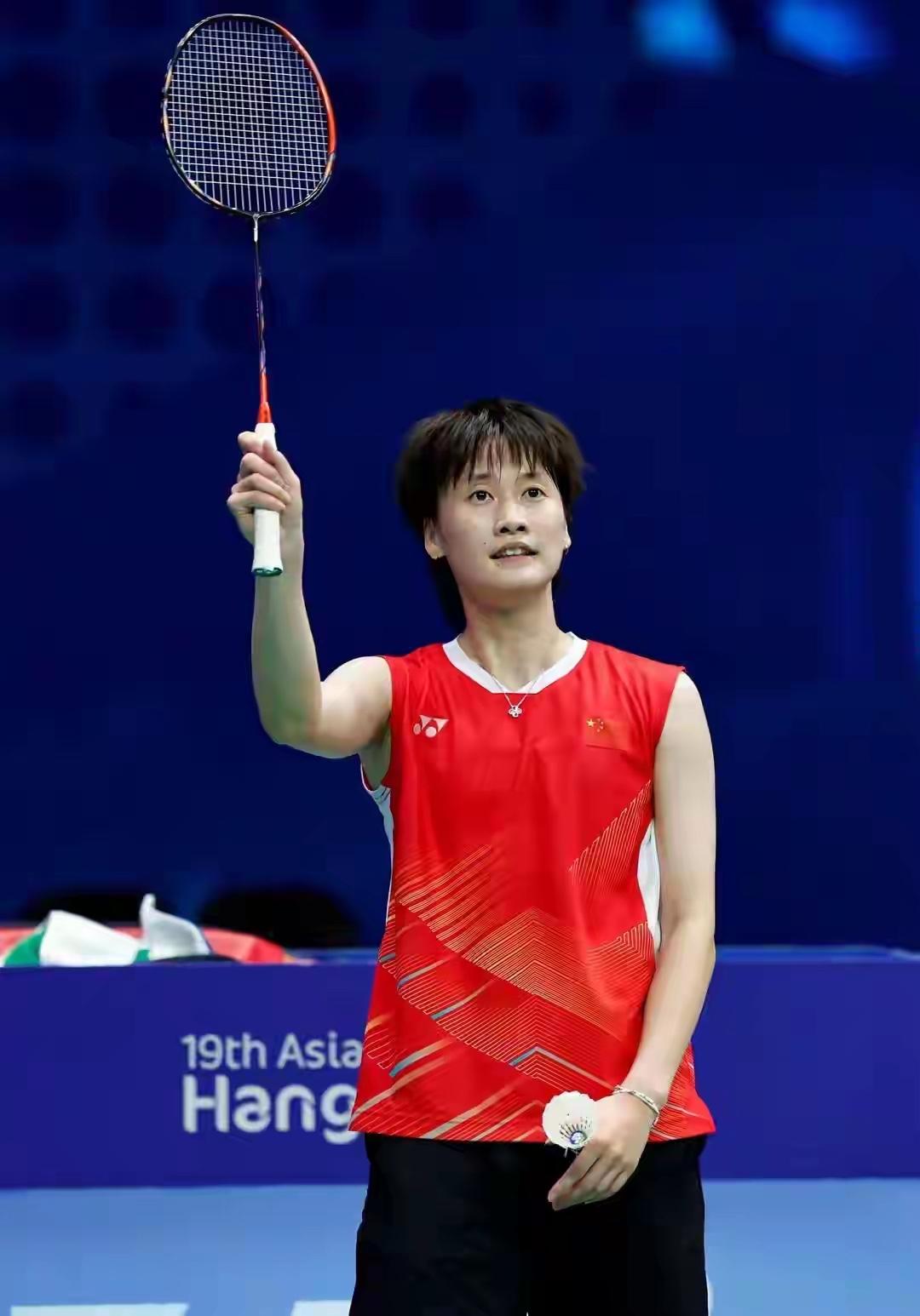 陈雨菲退出明天开始的亚锦赛，要被扣掉很多积分了，身为卫冕冠军就此退赛太遗憾了！