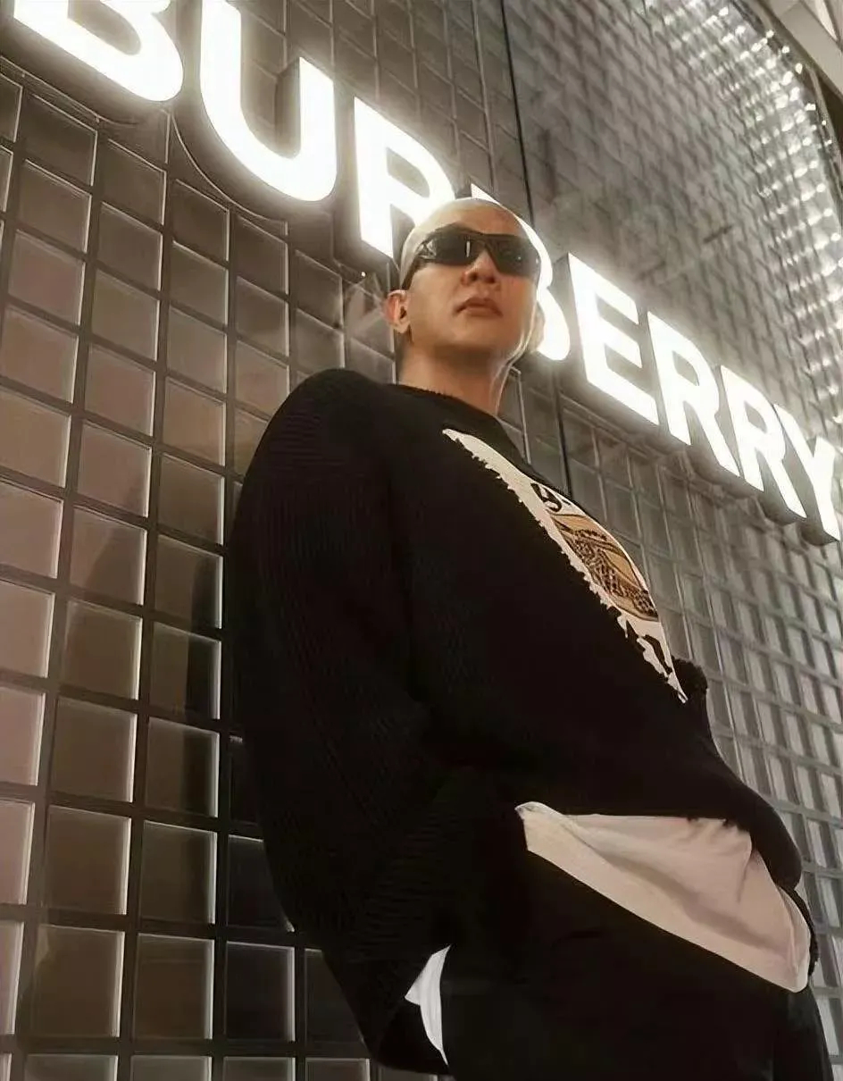 其实仔细想想，具俊晔也挺可怜的。嫁到台湾三年，又是提供情绪价值，又是把尿，又是秀