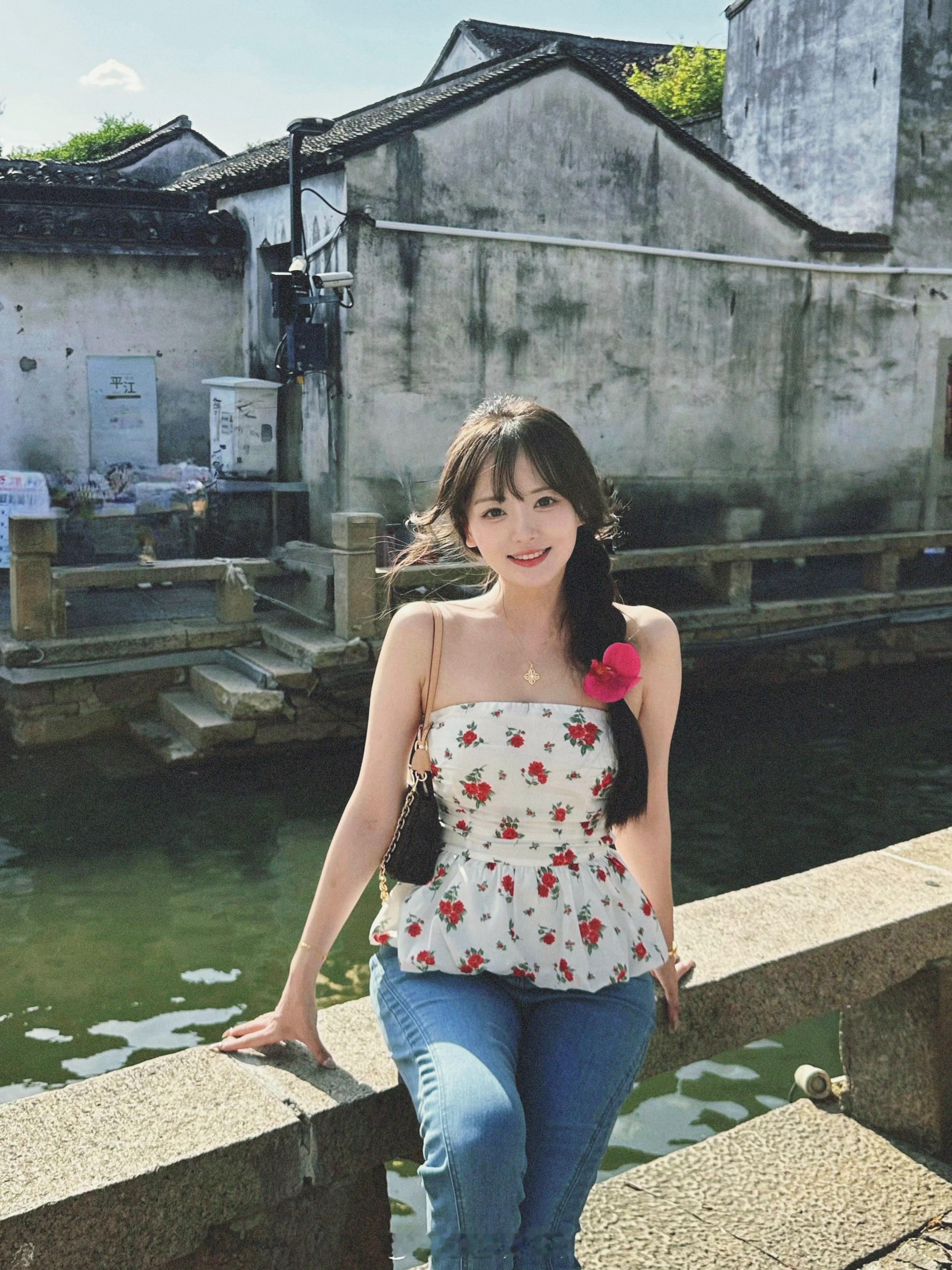 五一的平江路人太太太多啦！但是找找角度还是能出片嘿嘿📍平江路  ​​​