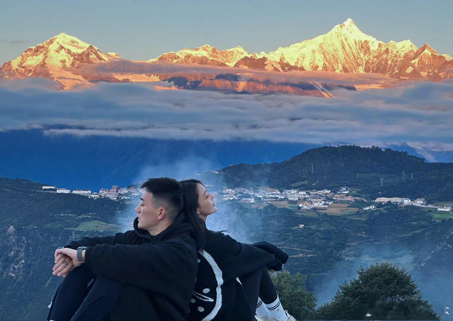 张馨予何捷结婚七周年 日照金山哎！姐姐要一直幸福快乐🥰 爱让人变小孩～好泪目，