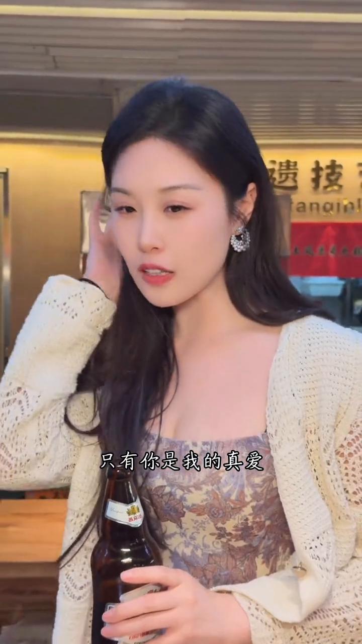 一朵花儿开就有一朵花儿败，满山的鲜花只有你是我的真爱。好好的等待，等你这朵玫瑰开