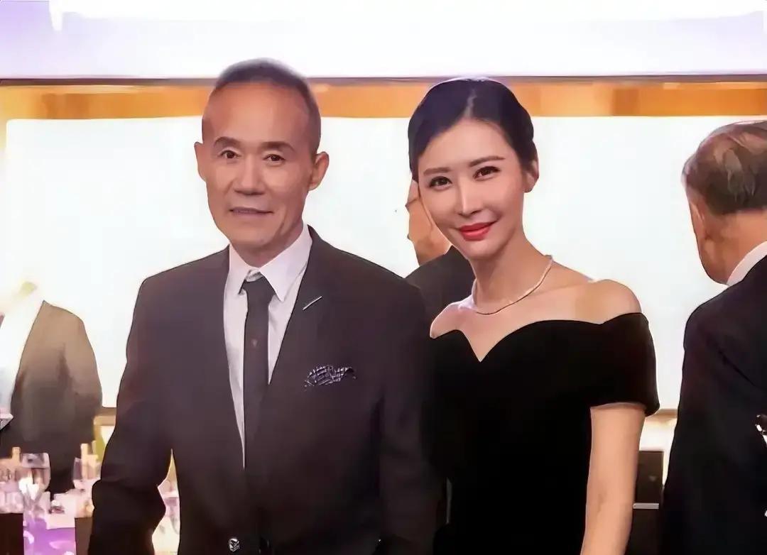 田朴珺离不了婚
 
王石现在最值钱的不是万科股票，是他本人。
 
田朴珺用十年把