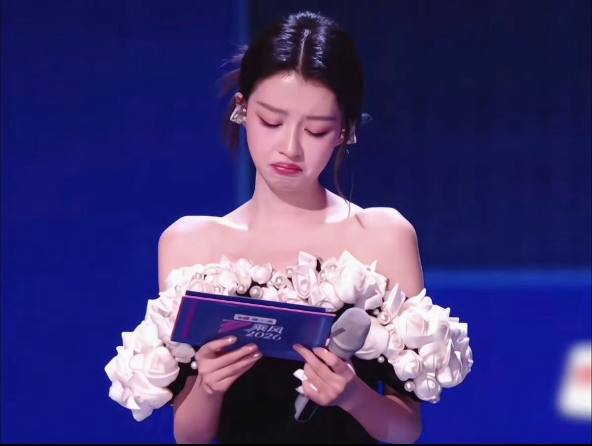 孙怡送了一个白眼给芒果芒果你继续吧，感觉孙怡是来浪姐渡劫的。 