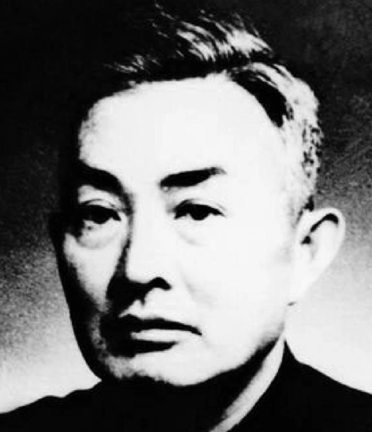 他是红四方面军的总政委，徐向前是红四方面军的总指挥，徐向前说他是个好人，因不在军