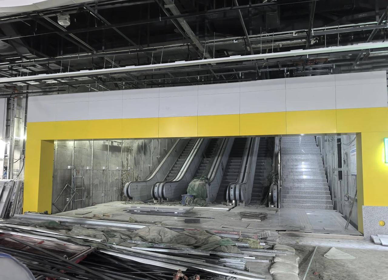 4号线嘉州路站换乘通道
重庆地铁 重庆轨道交通 重庆 重庆轨道交通4号线西延伸段