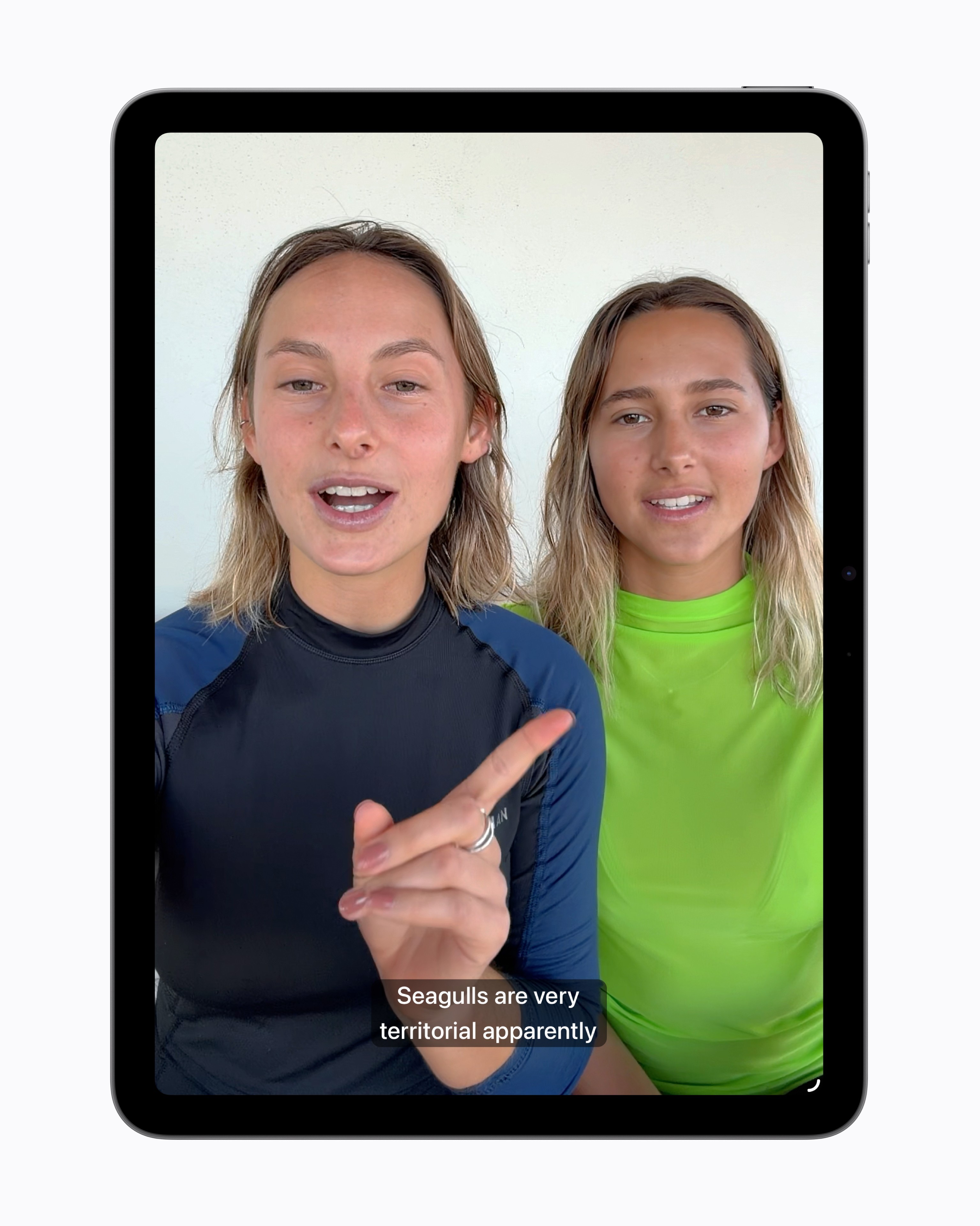 【Apple 表示，iOS 27 可以自动为你的 iPhone 个人视频添加字幕