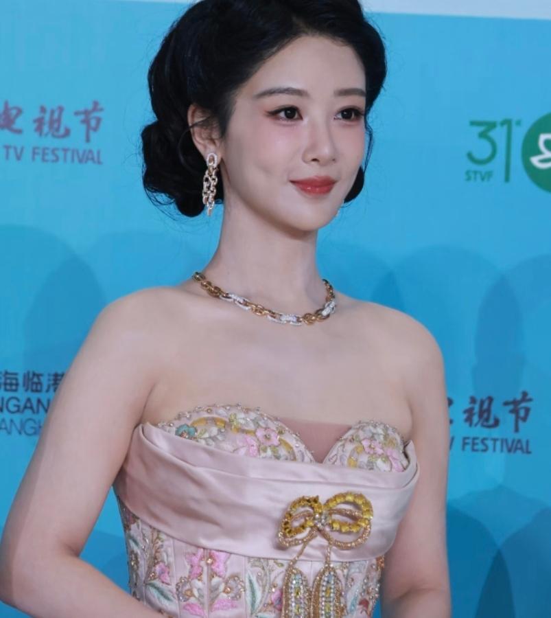 终于揭晓了：白玉兰奖最佳女主角——杨紫

90后女演员
确实不容小觑

认认真真