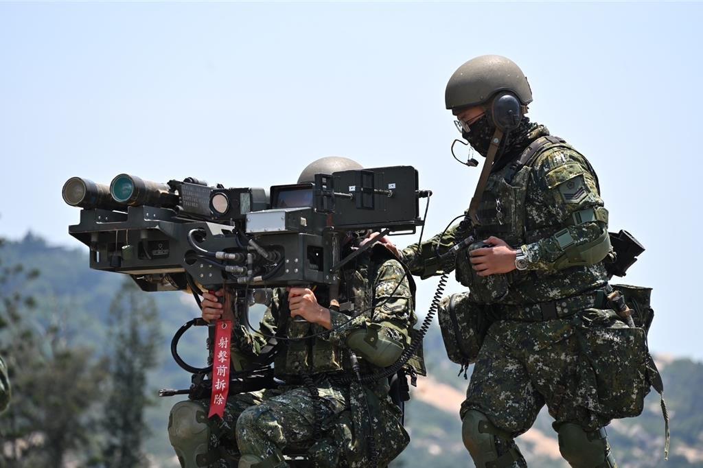 7月22日，在台军所谓“汉光”演习中，台军展示了在金门部署的双联装毒刺单兵防空导