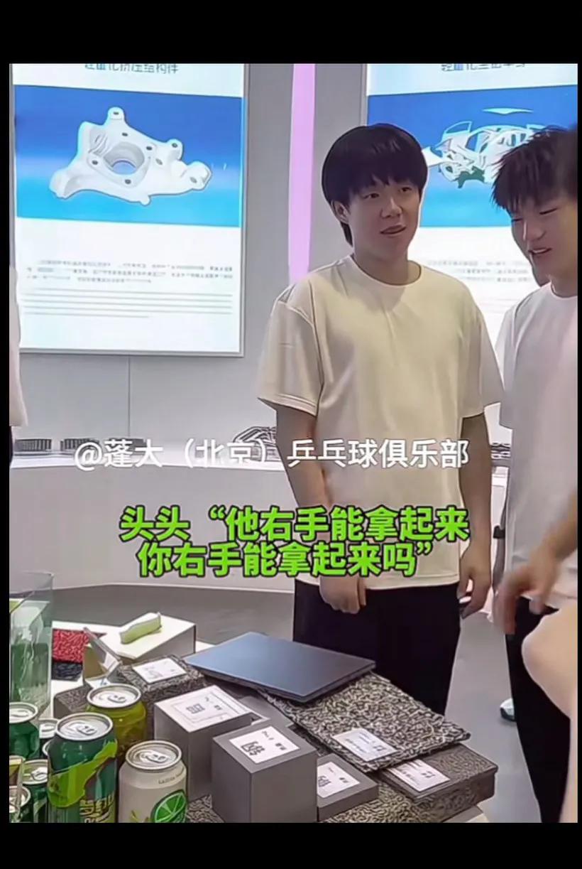 大头怕拿了又断货了
草莓的臂力这么厉害
头头都不敢上手了[捂脸]
甜甜洋相KPI