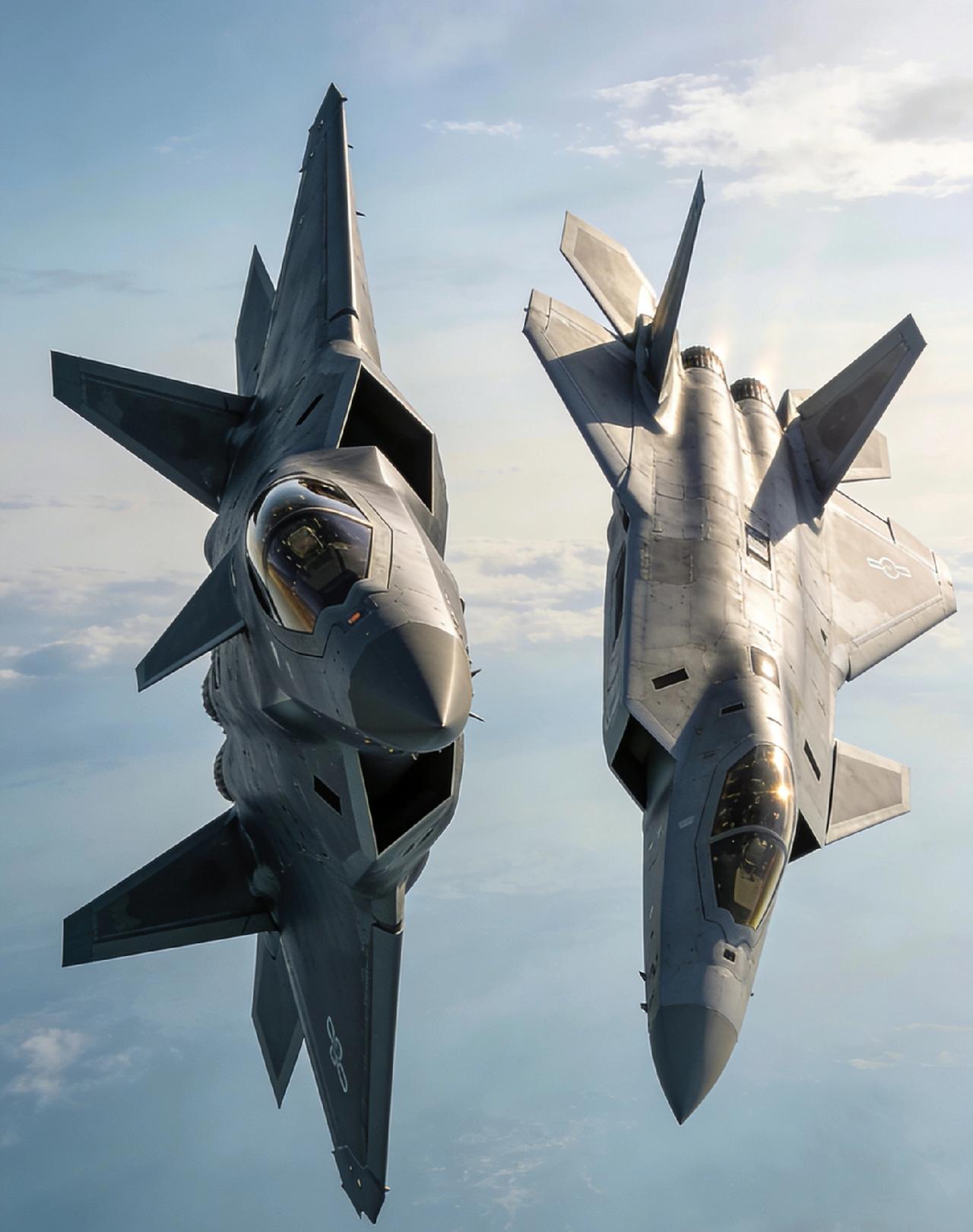 歼-20A与2.0版F-22孰强孰弱
 
歼-20A和升级后的F-22 2.0，