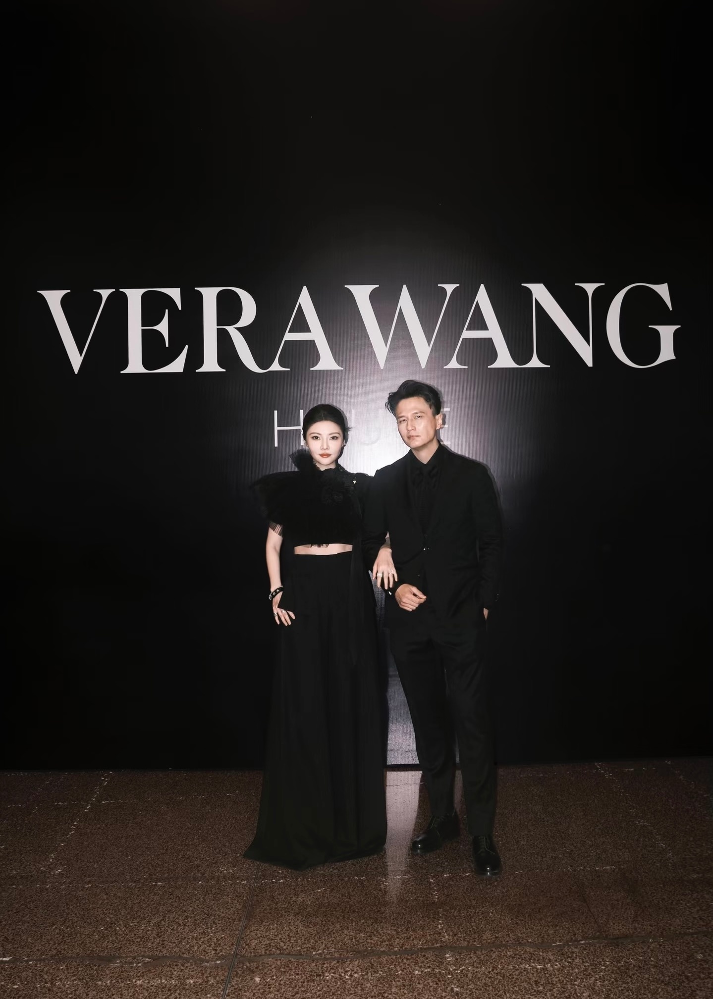 徐冬冬尹子维婚后合体哈尔滨电影周哈尔滨女婿尹子维上线！跟着大嫂回家乡参加电影周，