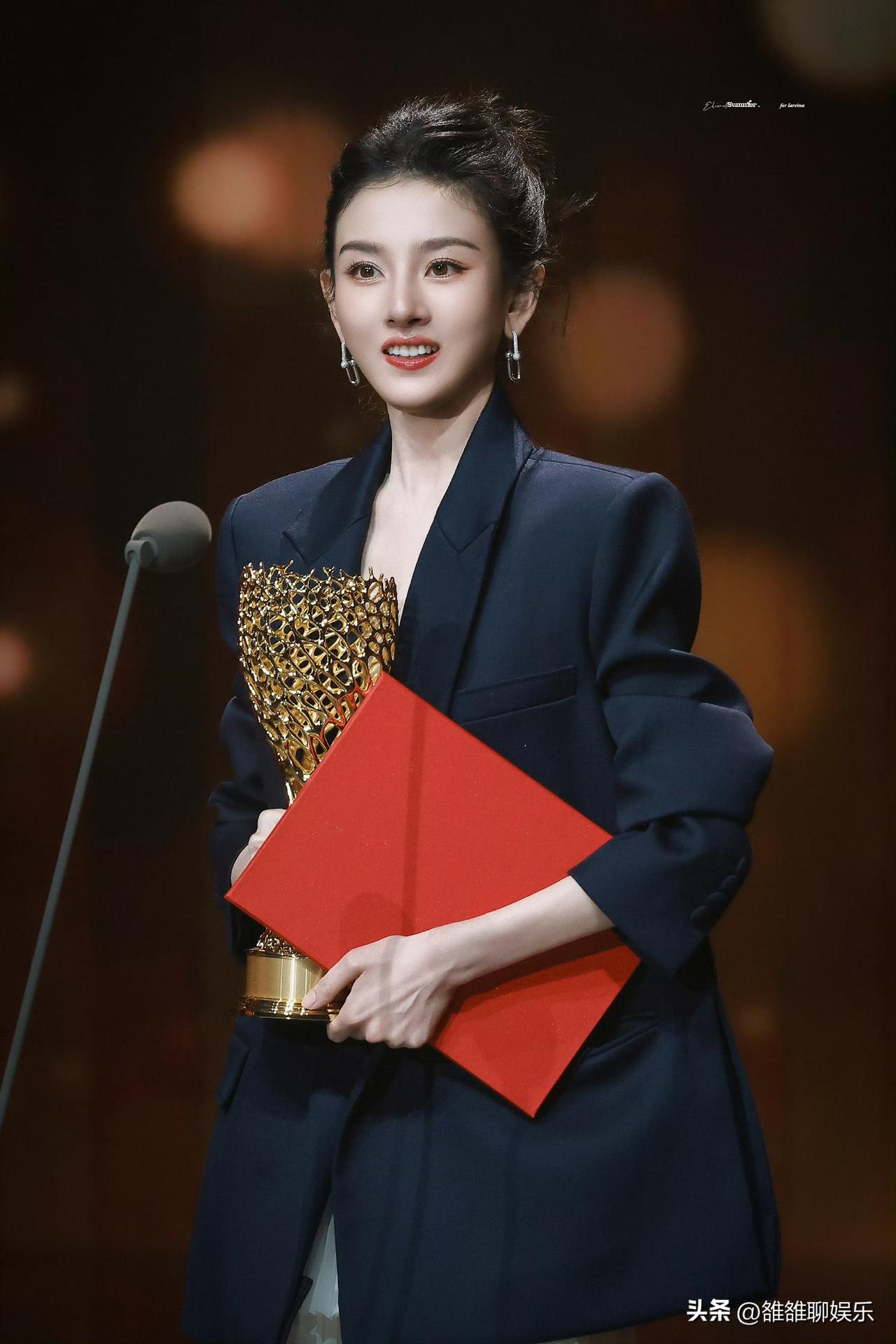 宋祖儿，让人很意外。

3月13日，在深圳举办的“金树林，绽放之夜”第二届中国电