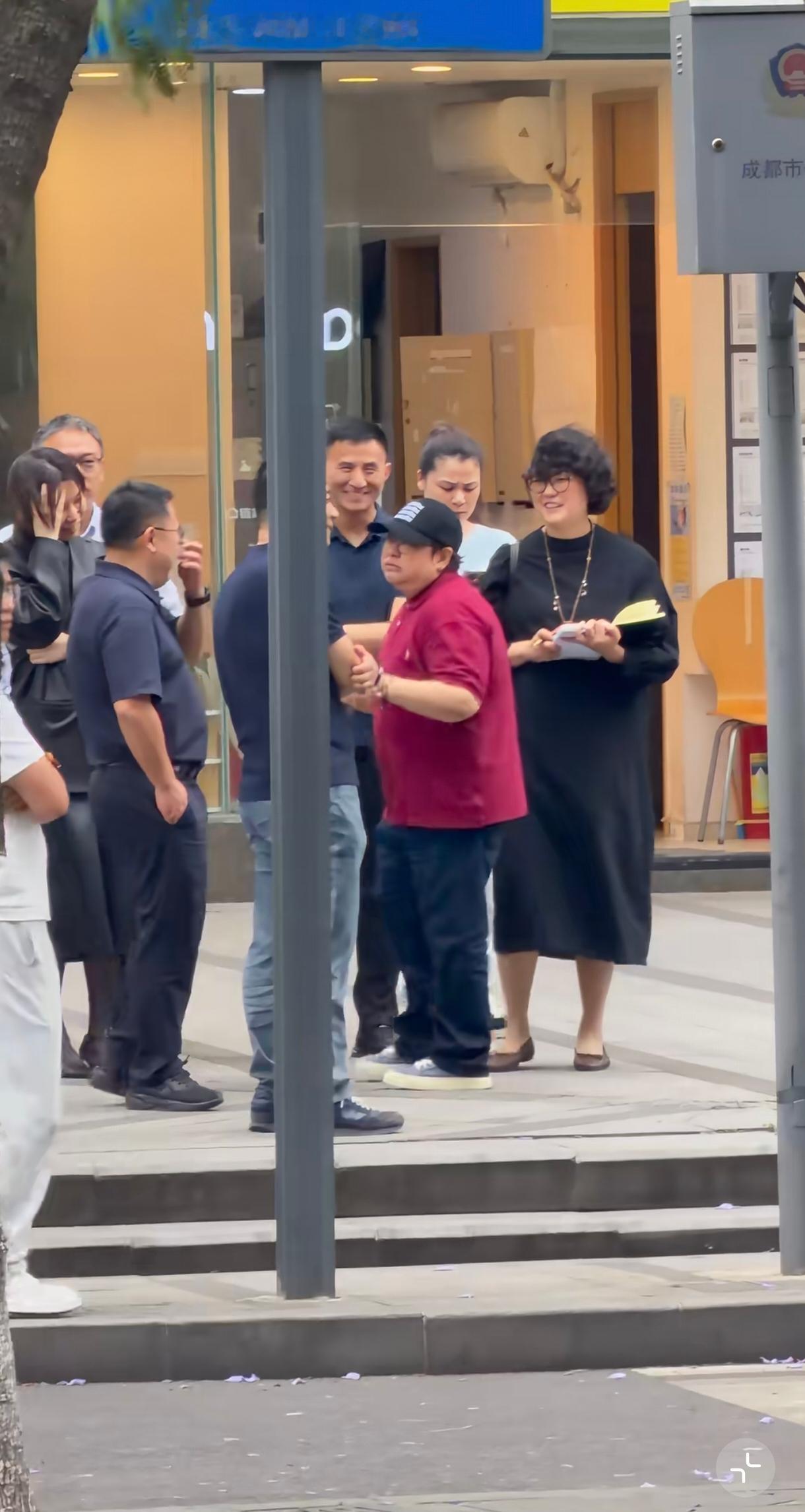 一眼就看出来了…韩红…位置在川音附近。不随便诋毁他人，算是积功德。