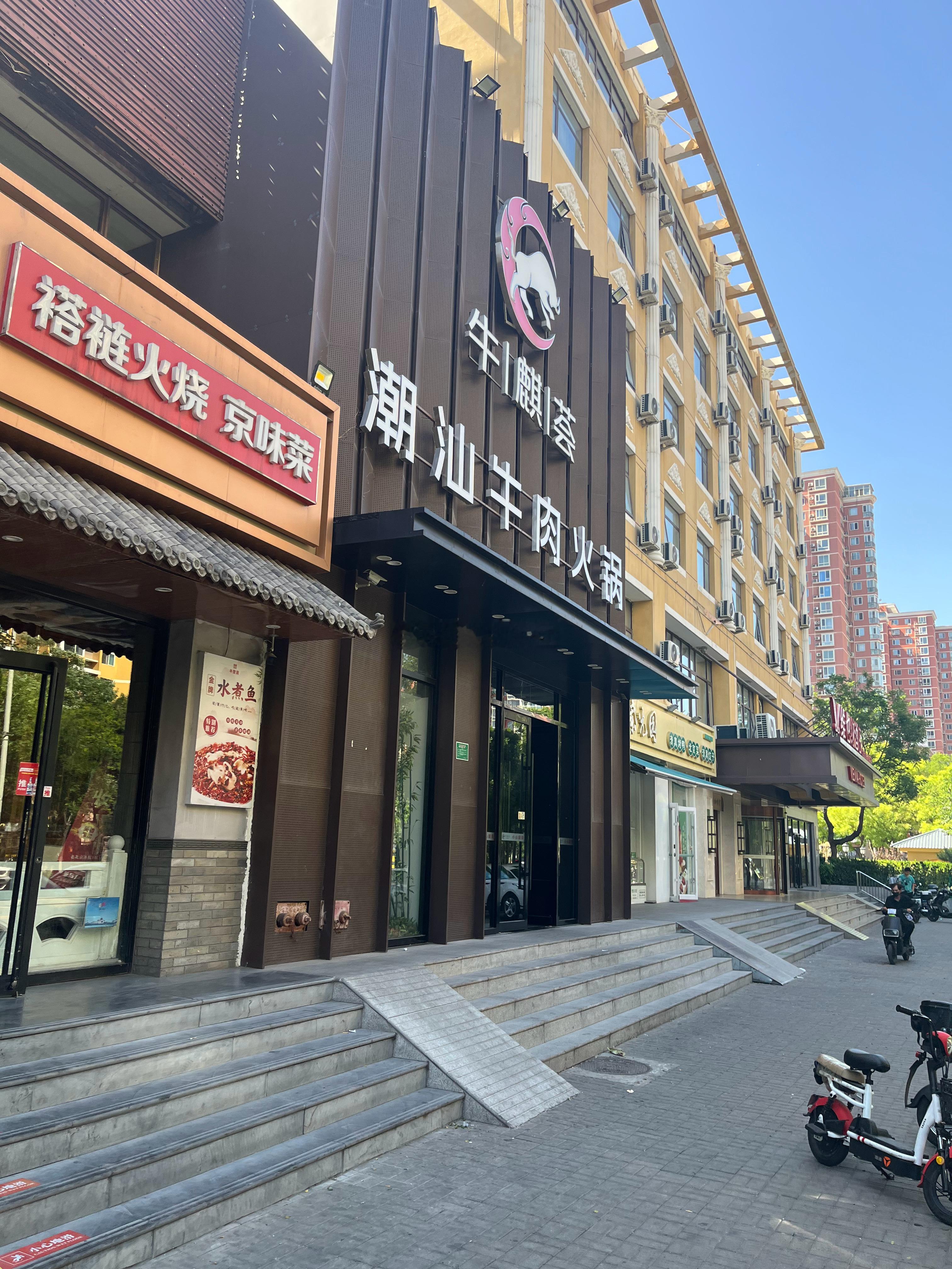 一直以为欧冠决赛是夜里两点45踢结果突然发现，今年决赛改成零点踢。虽然明天还得加
