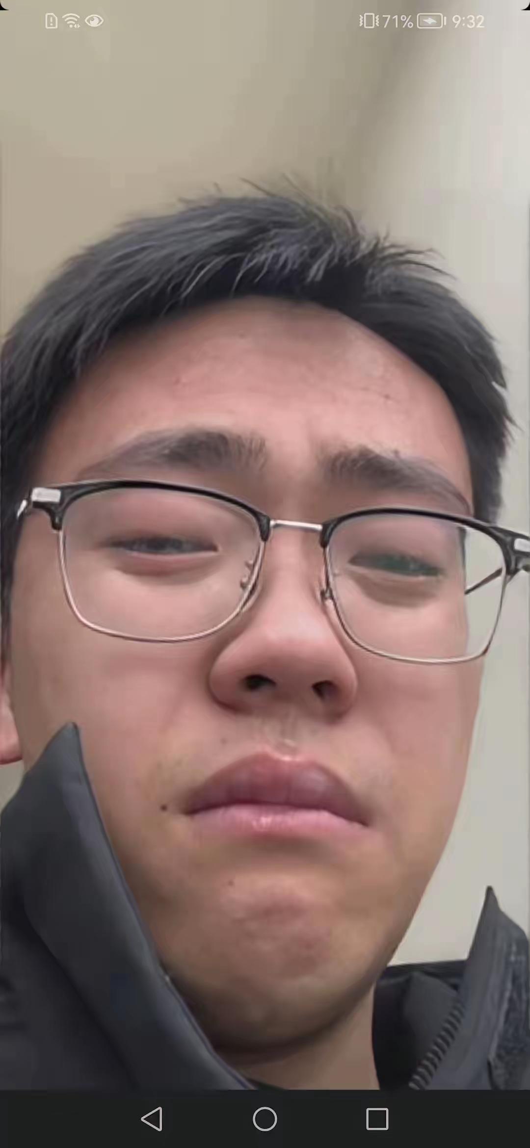 高考结束少年含泪喊话离世父亲：我考完了，你自由了
痛心！一别再无归期。儿子哭着说