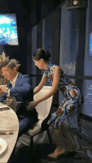 穷人永远也知道富人有多奢侈。不知道要多少存款才能有资格参加这样的高端饭局？一人吃