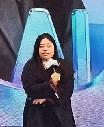 简直堪比日韩封面。 