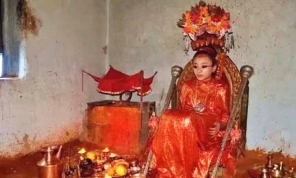 印度圣女竟然是和尚们的性奴隶。是庙里的妓女。这一群体真的太悲惨了。在印度，一些贫