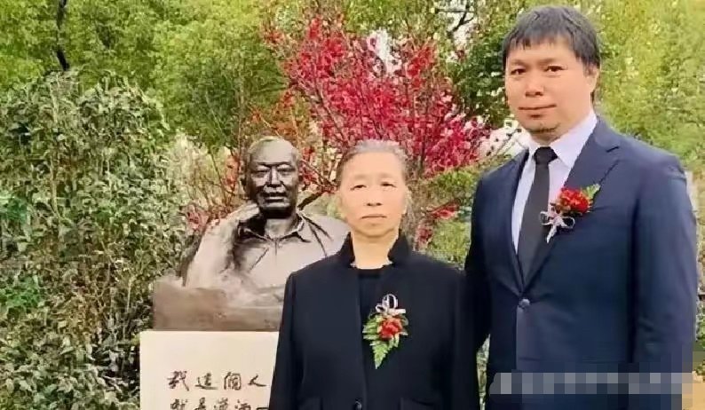 晴雨风说史晴雨风说史 1975年，陈毅之子陈小鲁与粟裕之女粟惠宁结为夫妻，二人婚