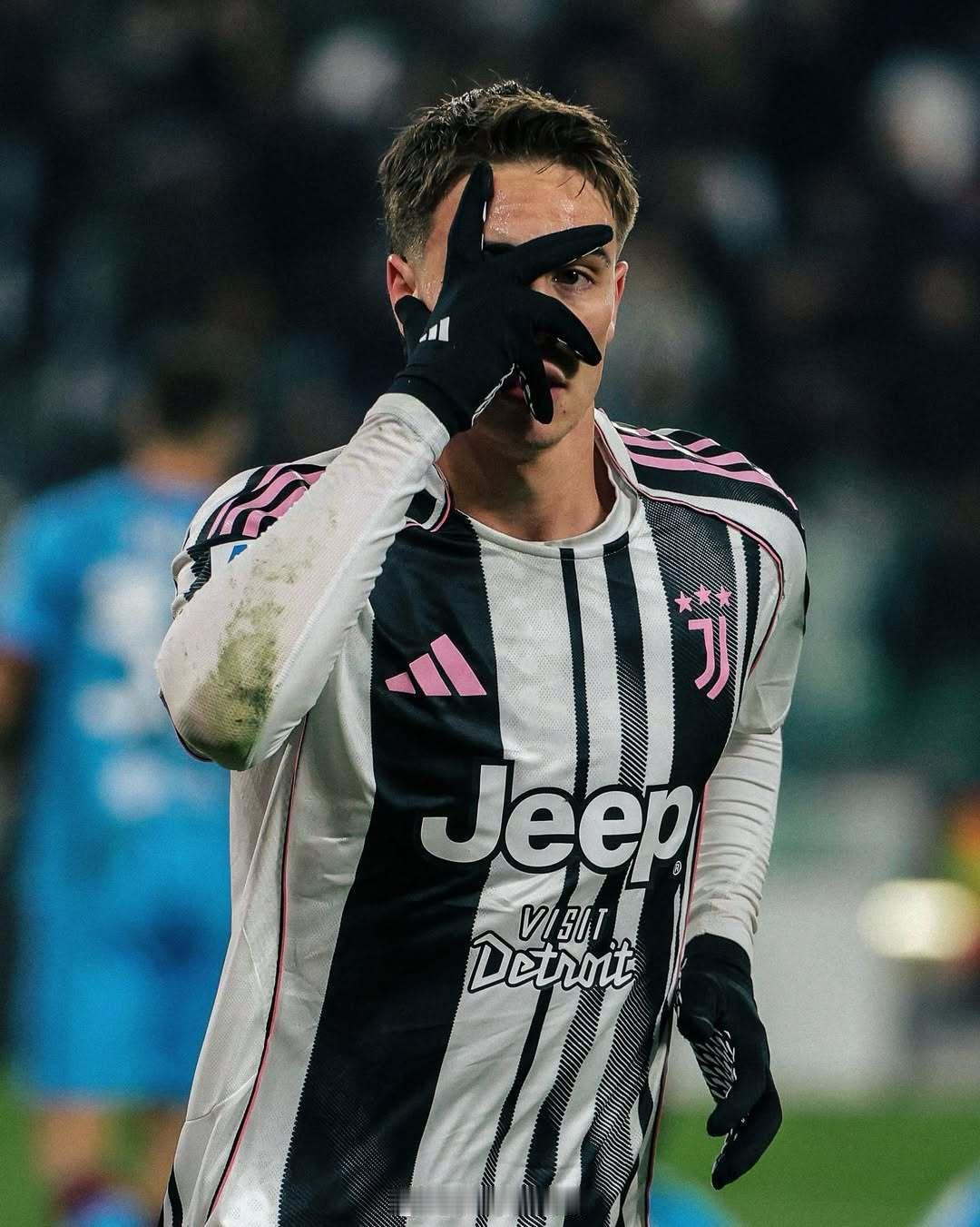 看图说话👇_______ ✍️尤文图斯2比1卡利亚里 尤文图斯  cr：尤文图