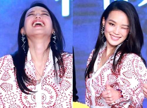 老公最近对我买衣服的频率颇有微词。
昨天我爸来家里吃饭，老头找到了"告状"的机会