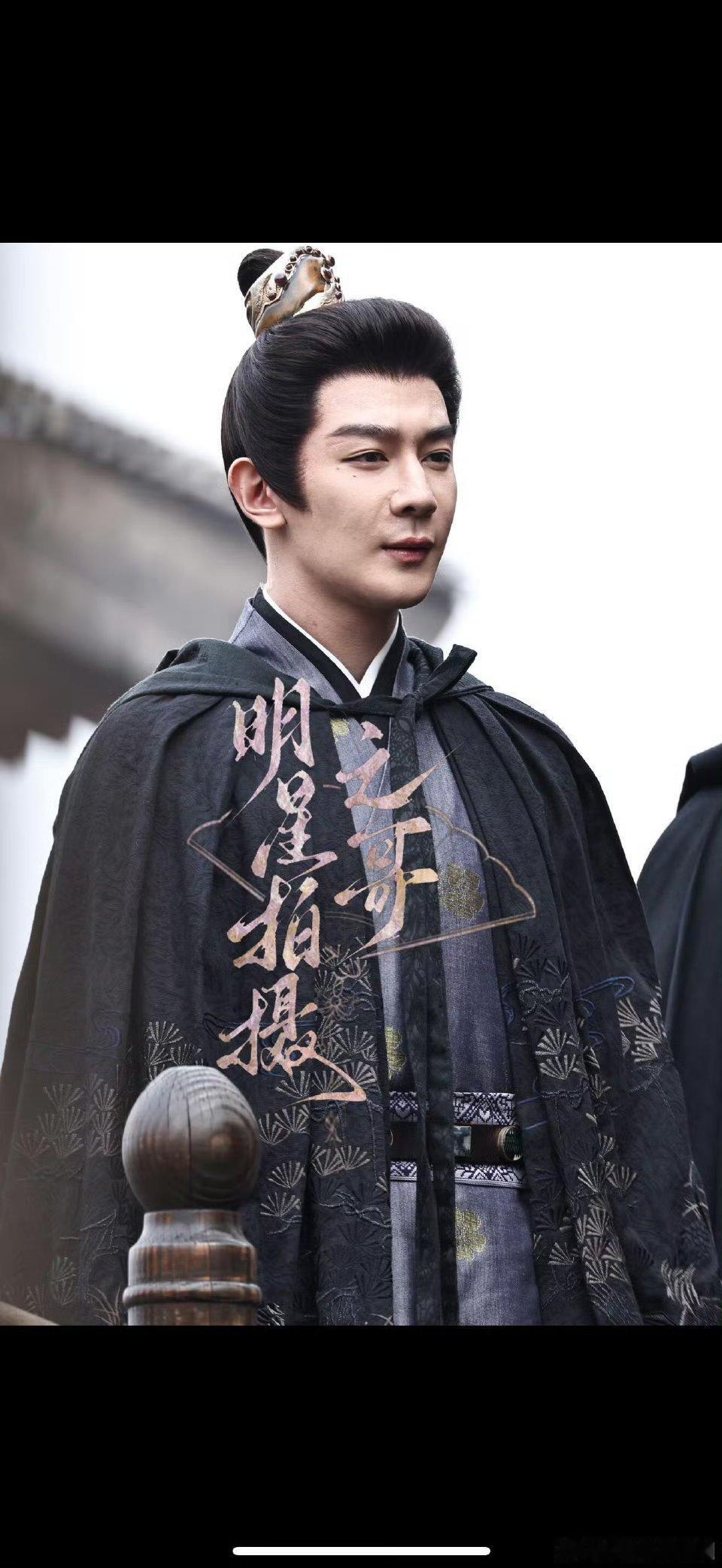 好吧男整容脸也没比朱一虫强 ​​​