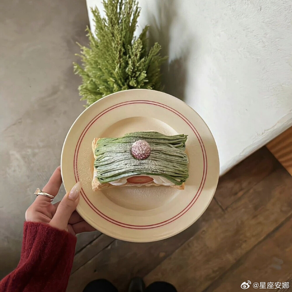 摩羯座很少输出情话，习惯悄悄规划两人长远以后。ta的爱意没有花哨包装，藏在长久担