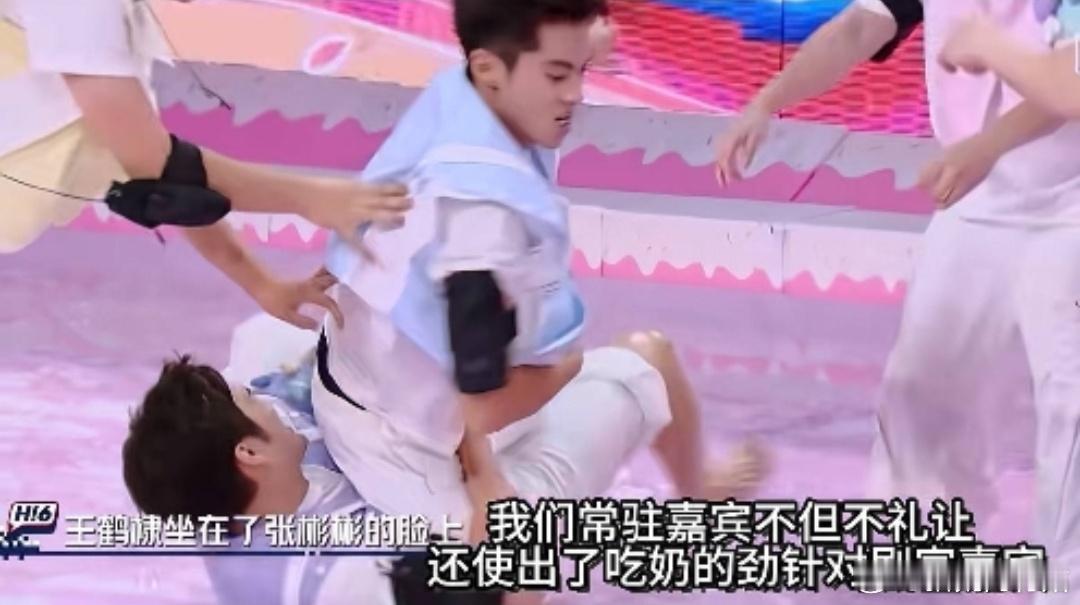 张彬彬曾因王鹤棣脑震荡 王鹤棣能不能管好自己的猴子猴孙，王鹤棣粉丝又跑去张彬彬评