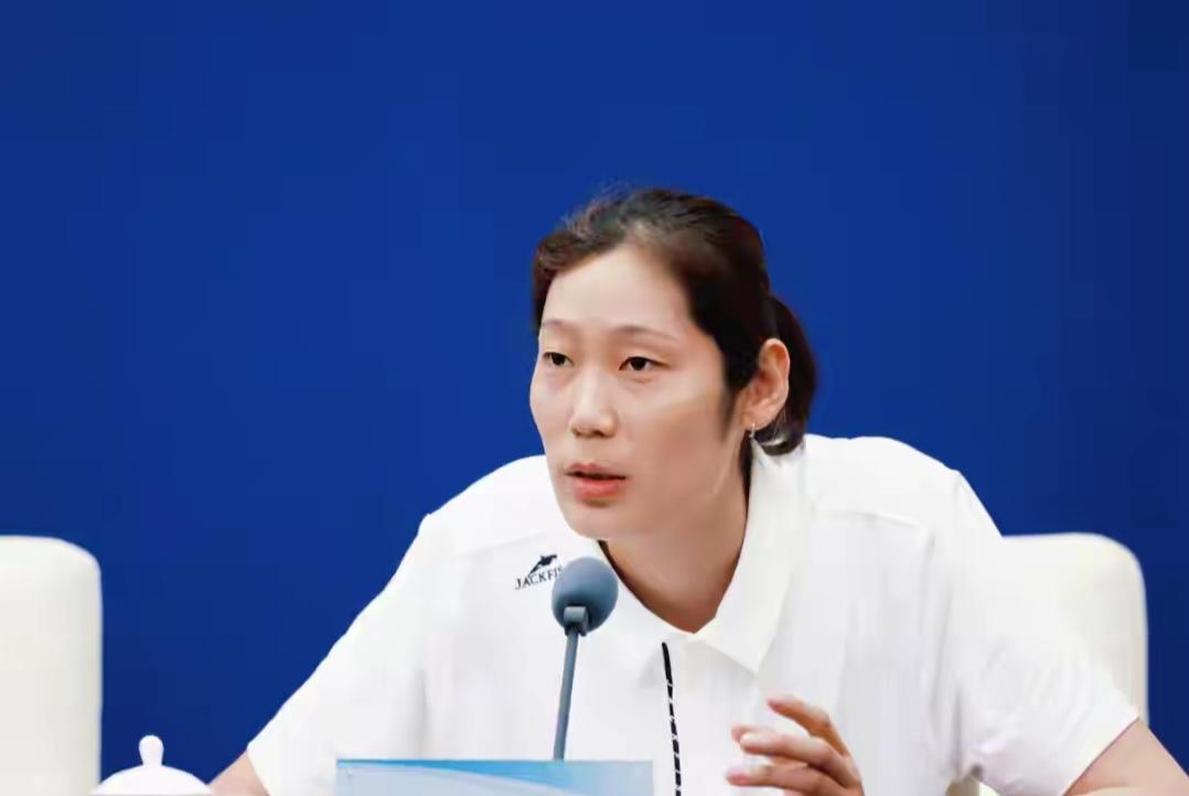 未来朱婷会不会成为中国女排主教练，取决于：
1.朱婷有没有这个意愿或规划。
2.
