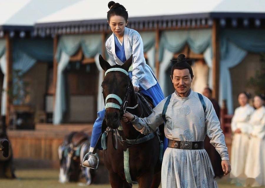 《知否》原著
邹小娘没有在电视里过得这么惨，相反地豪横了大半辈子，把持半个国舅府